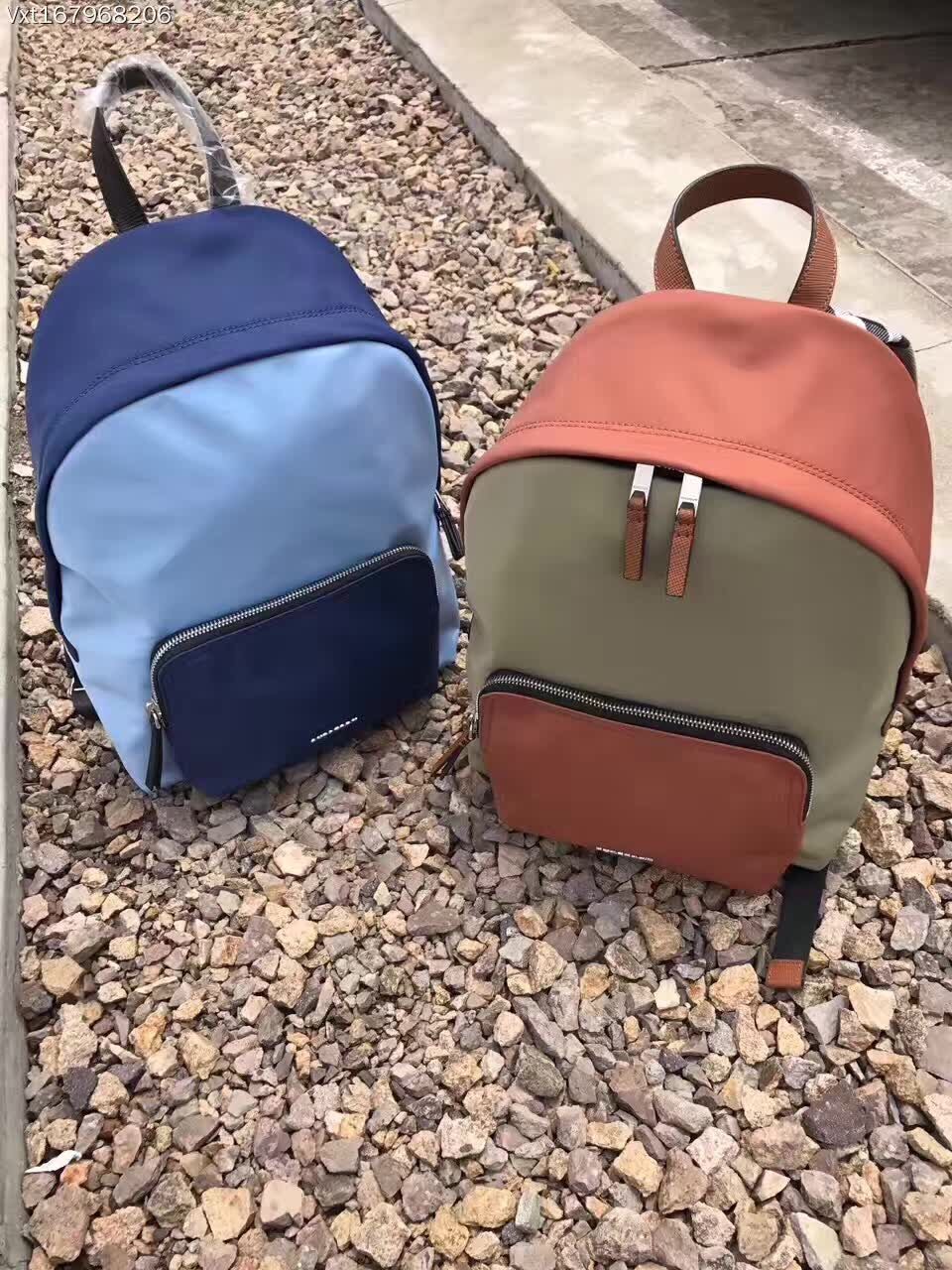 巴宝莉双肩背包经典款过时了吗,巴宝莉双肩包里有madeinchina