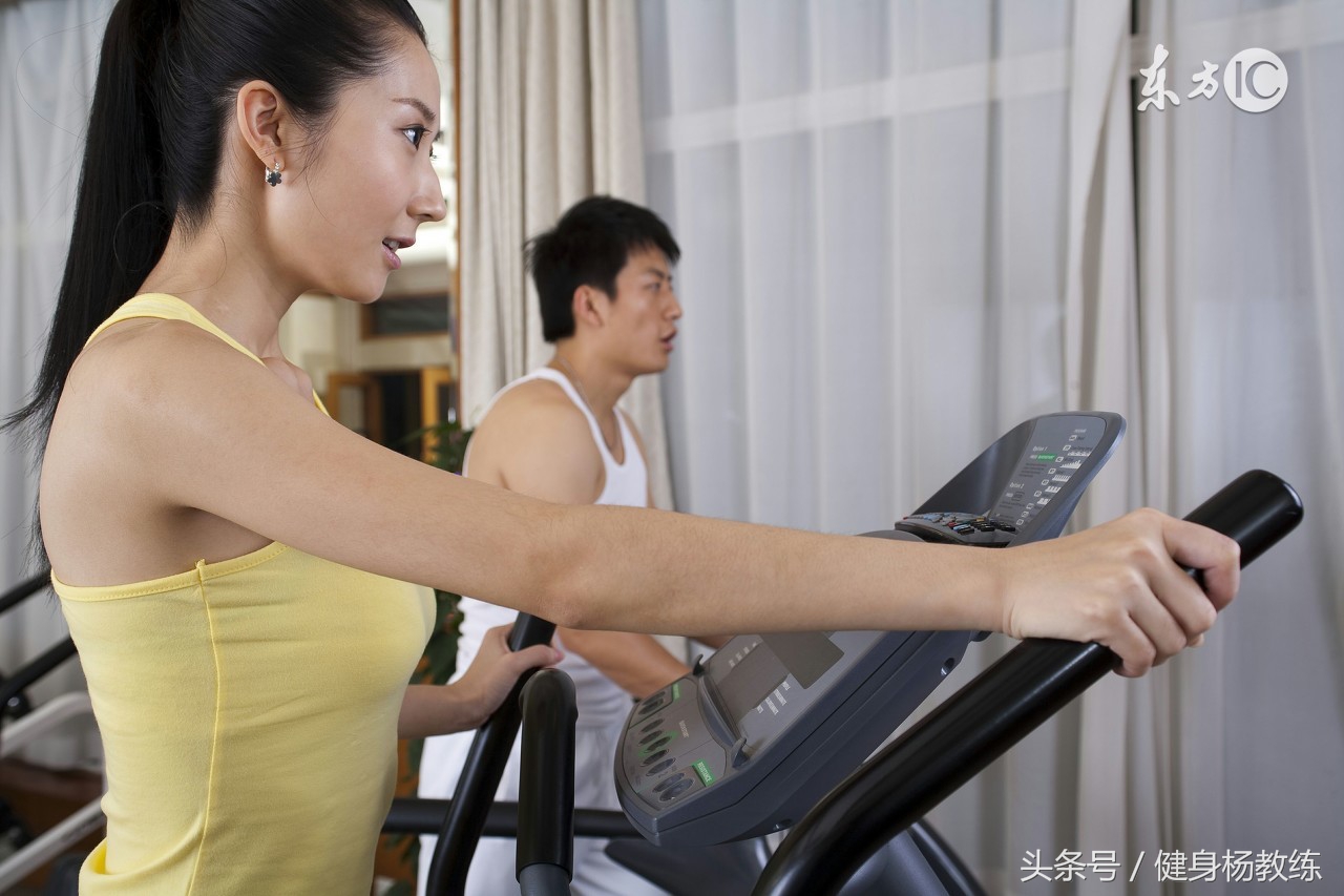 在跑步机上跑步的正确姿势,跑步机跑步出汗对减肥有效果吗