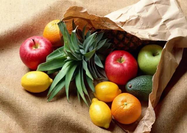 隐藏在森林里的现代别墅,隐藏在深山的豪宅