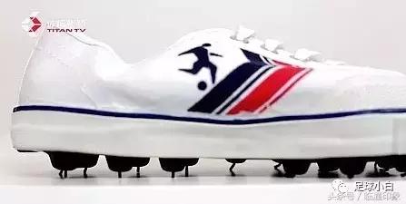 小时候的钢钉足球鞋,小时候的足球训练鞋