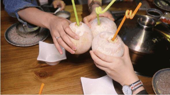 非洲人*安门天**广场中暑，海南人靠它避暑，这就是海南人不会轻易中暑的原因