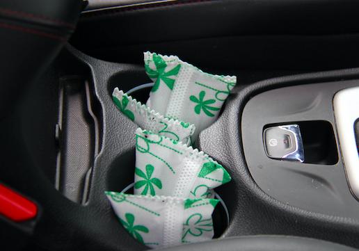 夏天汗水多怎样去除车内的异味,车内异味怎么彻底清除夏天