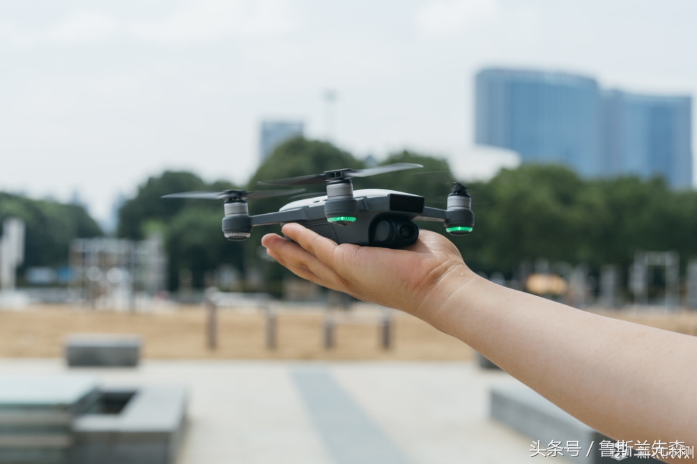 大疆精灵航拍机,大疆晓对比大疆精灵3
