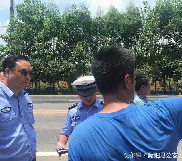 男子骑摩托车撞人逃逸被刑事拘留,男子骑摩托车撞人后当场逃逸