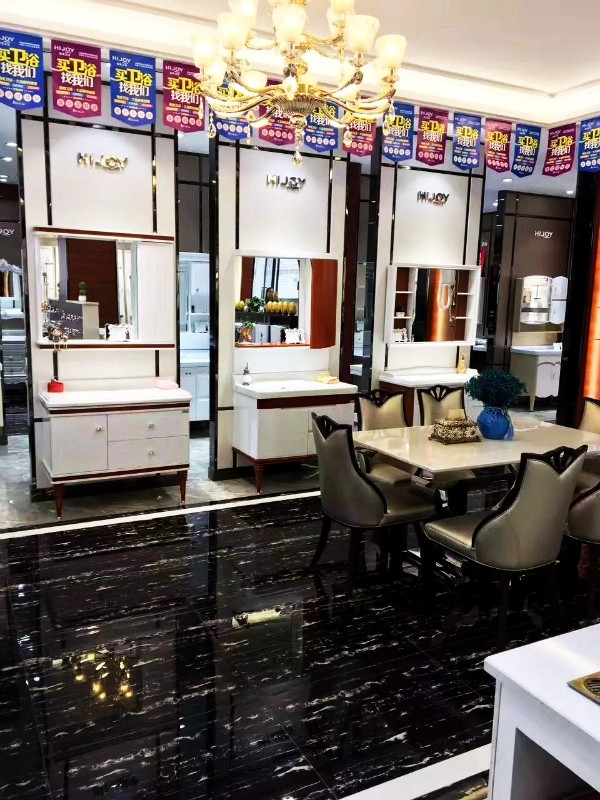 探店丨看“边洗澡边听音乐、接电话的卫浴套件”，来海景卫浴金桥店