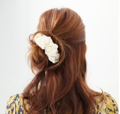 干练简约花苞头扎法教程,长直发凌乱花苞头扎法