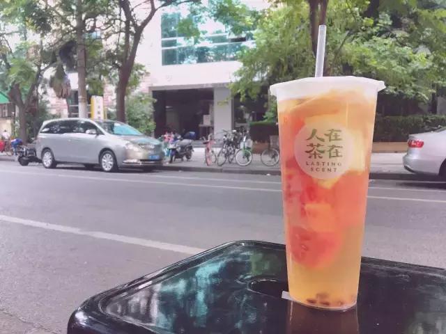 蹦野迪不如吃果盘，如何用20块在上海街头打败妖艳*货贱**？