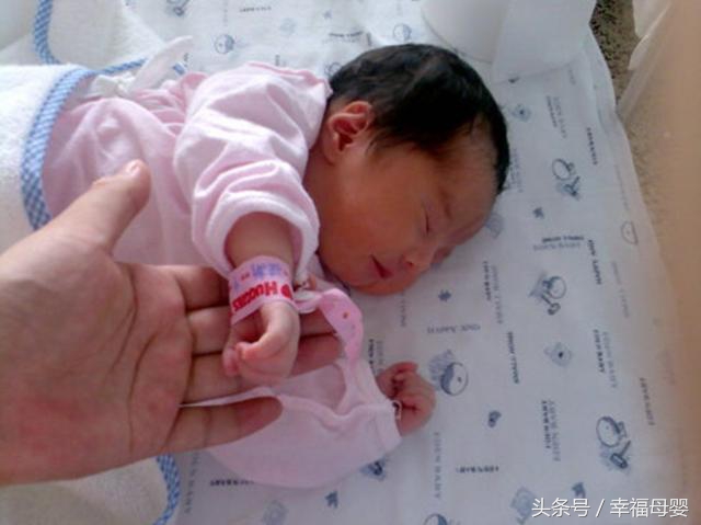 产妇生孩子时最让人尴尬的3件事,产妇分娩及婴儿诞生过程