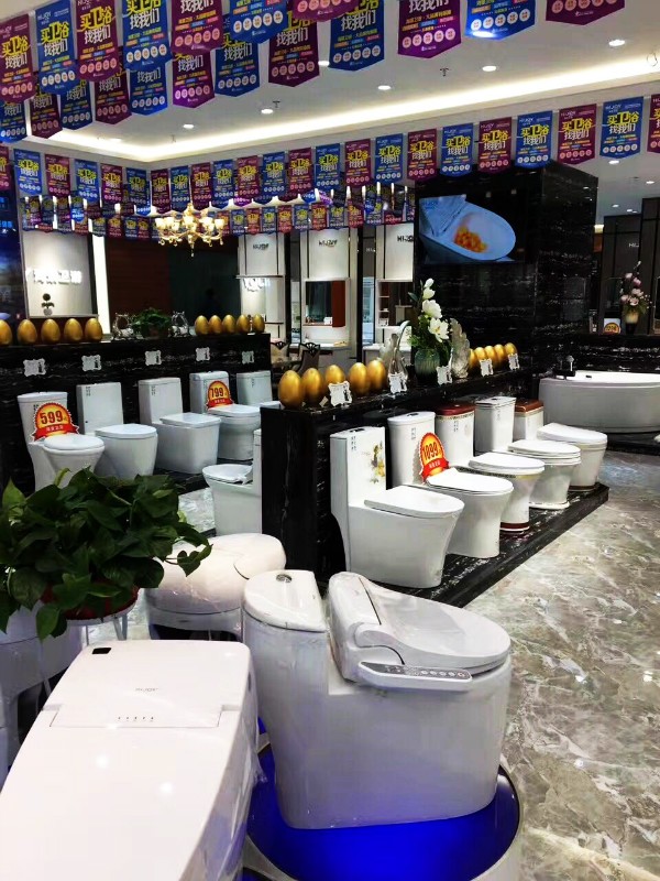 探店丨看“边洗澡边听音乐、接电话的卫浴套件”，来海景卫浴金桥店