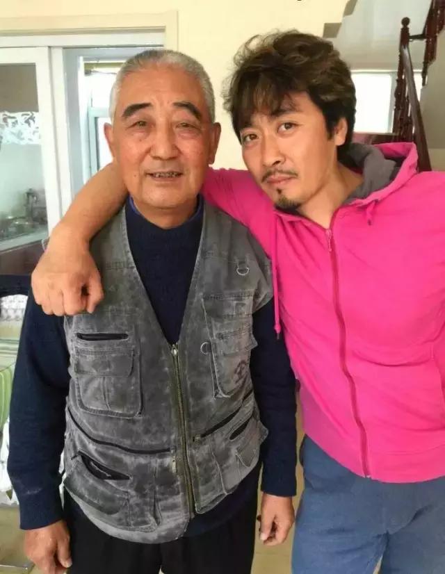 演员黄俊鹏和谁是连襟,黄俊鹏和谁像