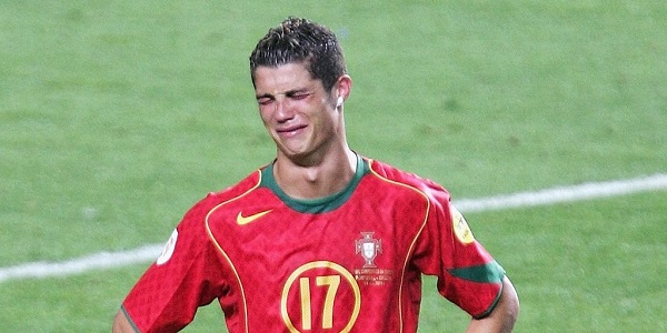 男孩儿因输球痛哭，让我们重拾对中国足球的信心