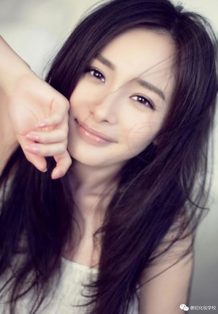 阿娇内双清冷系日常妆容,阿娇减龄穿搭