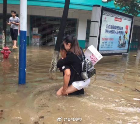 鏆撮洦琚煄韬奖瑙嗛,鏆撮洦琚煄杞﹁締琛屼汉瑙嗛