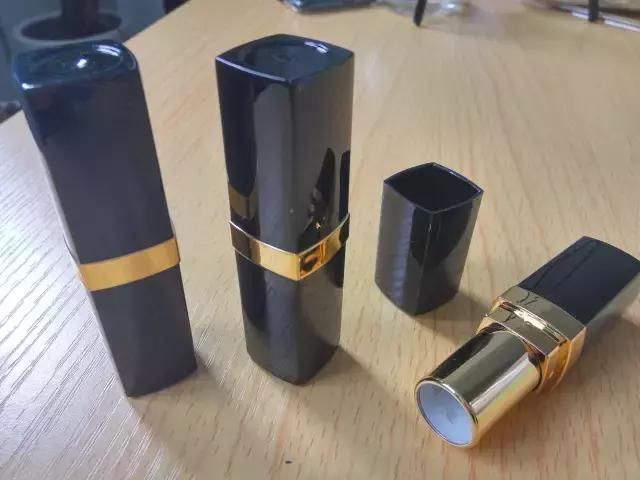 真没想到你是这样的口红控！从来都不花钱买口红！水土不服就服你！