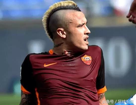 抽烟、烫头，玩世界波，红狼中场捍卫者纳因格兰曼联收了吧