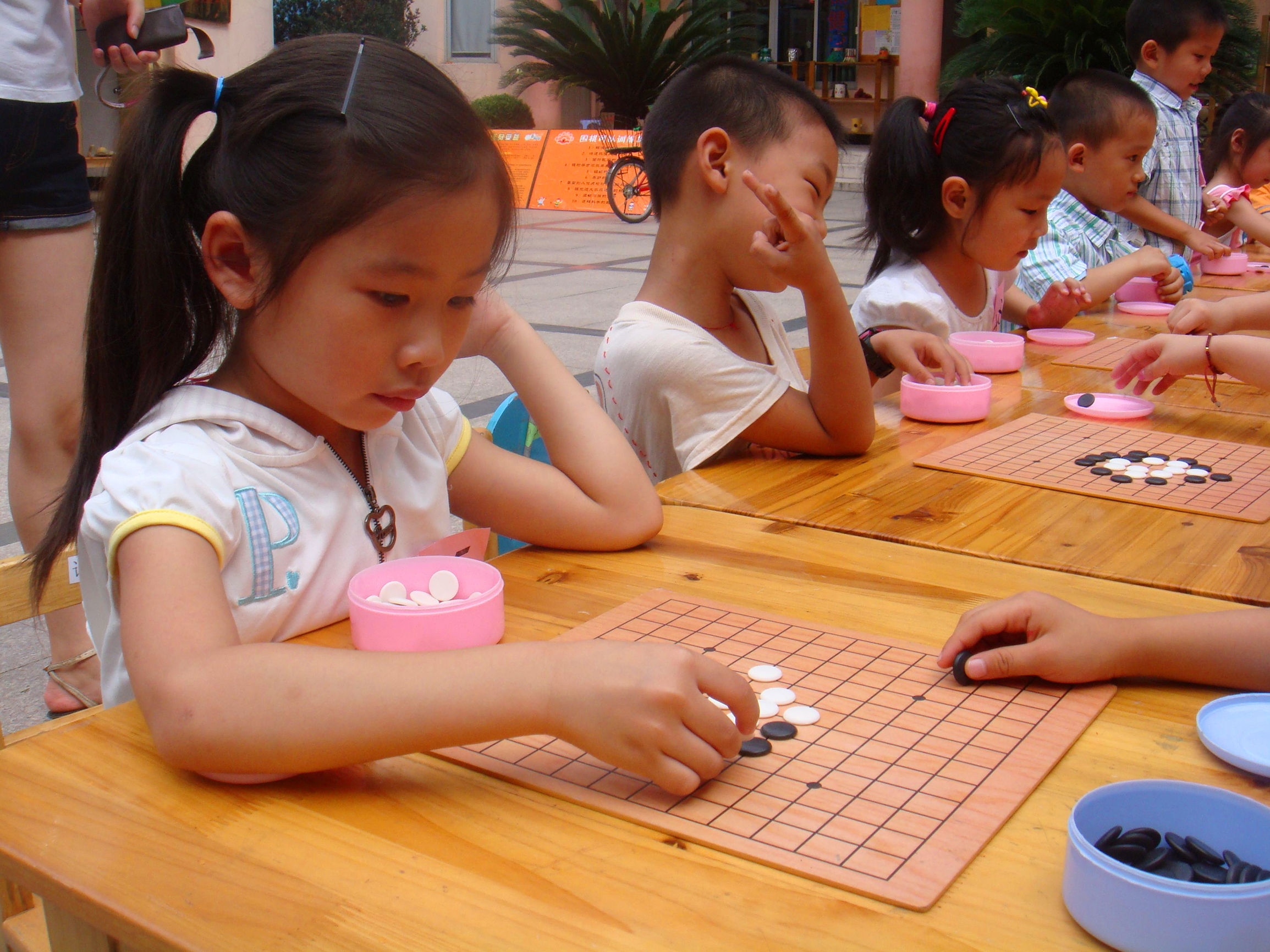 小学生2天上9个培训班，学习成唯一要务你怎么看？