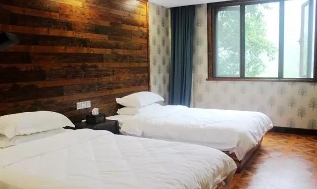 四明山四窗岩漂流几点到几点开门,四明山四窗岩漂流