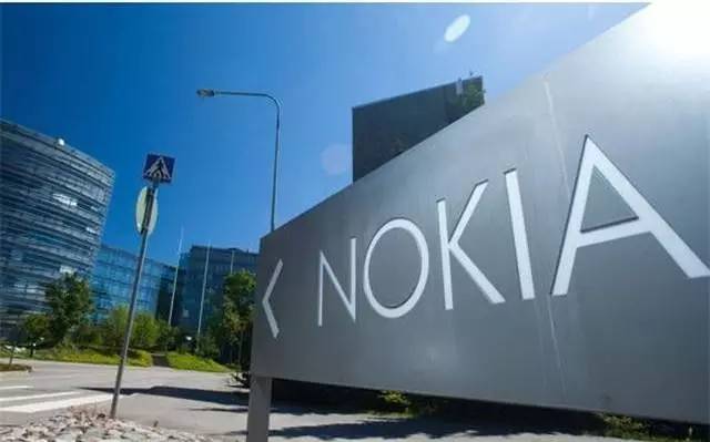 一台手机卖 247 万!刘强东戏言要亲自直升机配送的 VERTU,竟“被破产”了?!