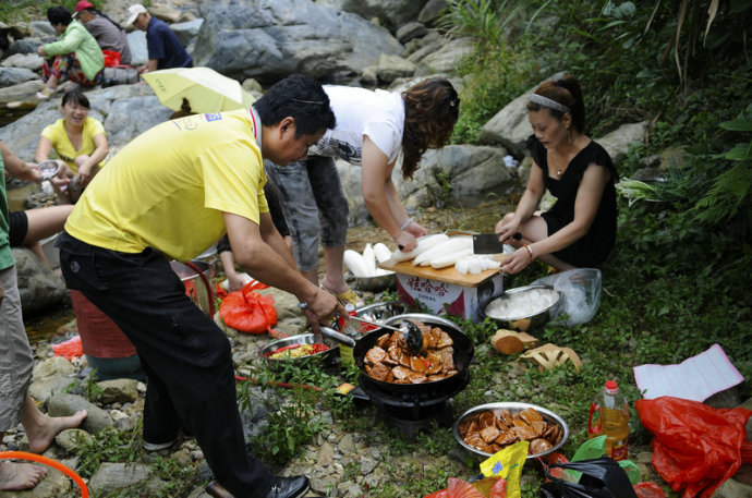 暑假生活这才是童年真实的样子,小时候你们是怎么过暑假的