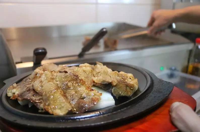 一碗不正经的肥牛饭,下班去哪吃