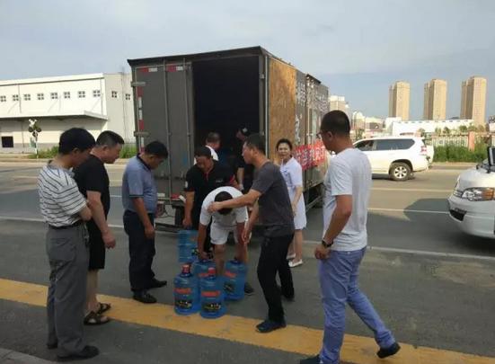 抗洪抢险冲在前救灾物资暖人心,抗洪救灾正能量