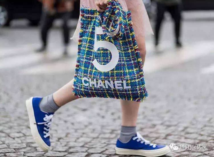 最流行的购物袋包包,今年流行的购物袋包