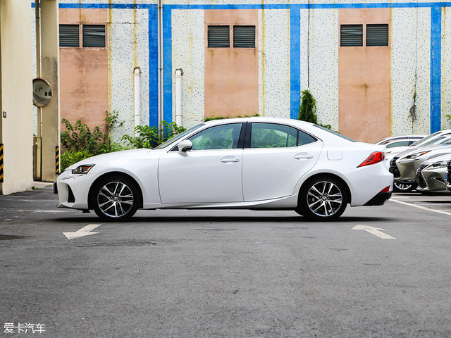 外观运动内饰科技感强雷克萨斯nx,新款雷克萨斯颜值爆表