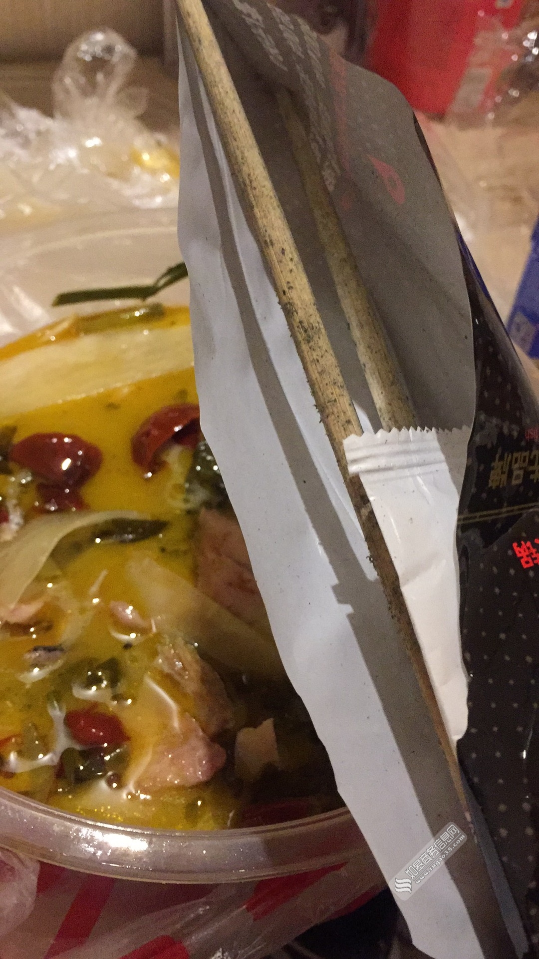 顾客故意说外卖有蛆,顾客称外卖里面发现蛆