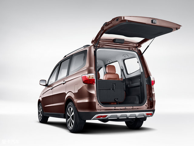 北汽威旺m3价格,北汽威旺m30和五菱宏光尺寸对比