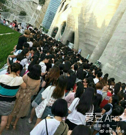 最近李易峰上海活动,李易峰2020见面会