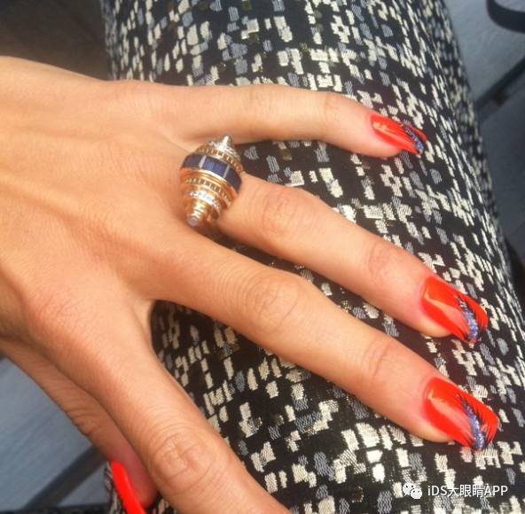 高圆圆同款婚戒一个多重,高圆圆直播带货手戴婚戒状态佳