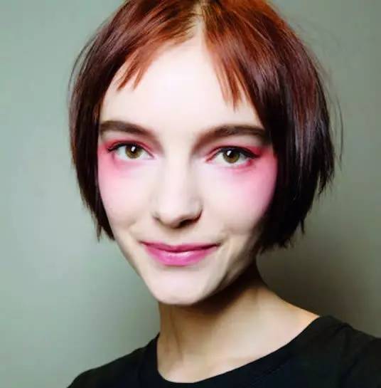 请忽略墨镜下的眼妆 (雨天眼妆推荐)