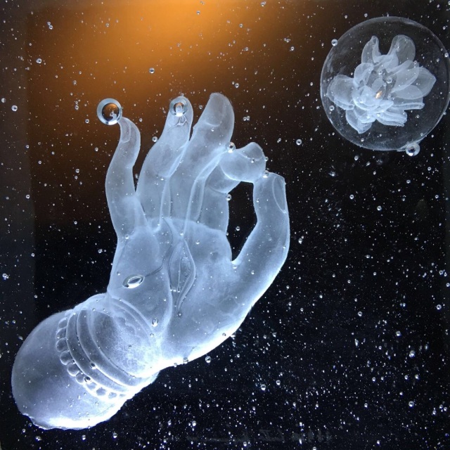 “幸运草”、“水晶盒”……这些地铁、公交站附近竟有如此魔幻的建筑