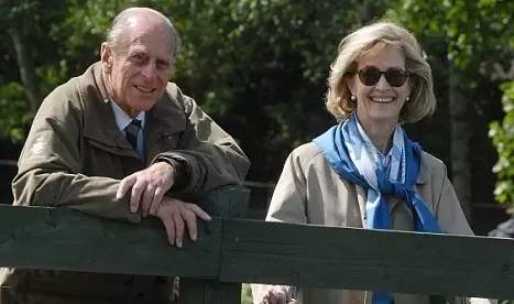 论洗白渣男，我只服死要面子的英国王室