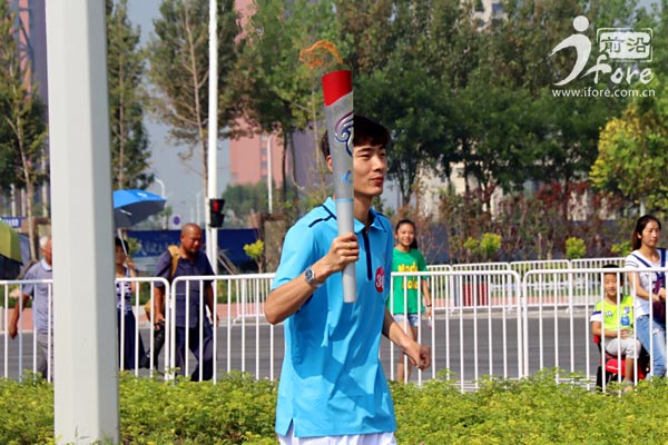 全运火炬传回西安奥体,全运火炬围观