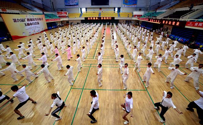 动起来运动健身视频,广西玉林全民健身活动