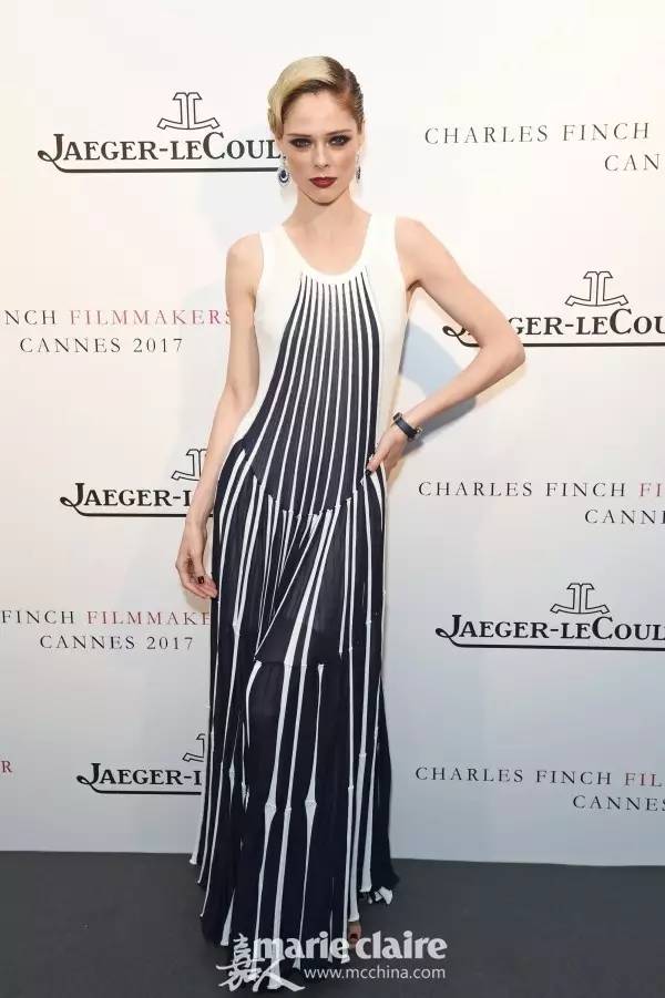 黑白条纹搭配墨绿色,黑白条纹搭配主题