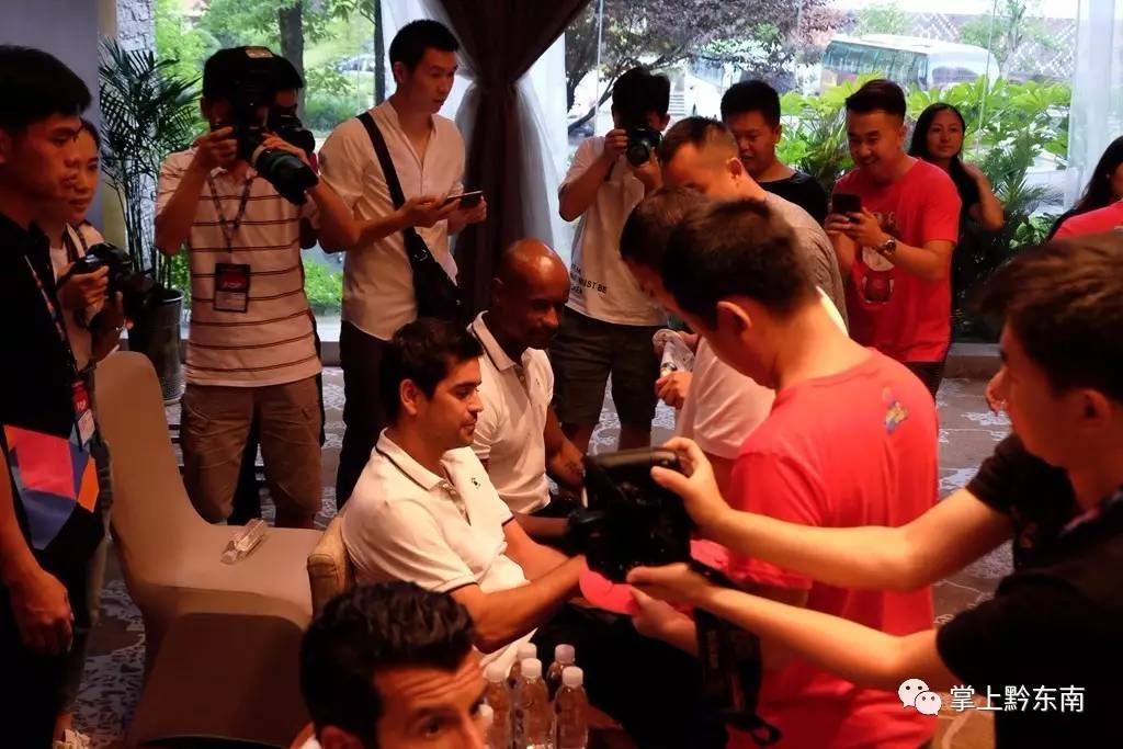 菲戈来凯里踢足球,世界足球先生路易斯菲戈