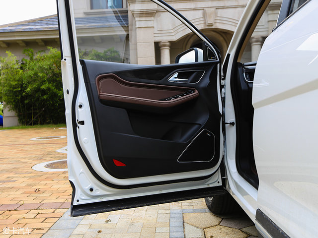 宝骏5602015手动舒适型驾驶体验,宝骏560驾驶功能键视频讲解