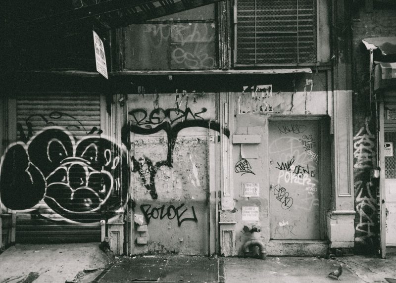 PANTONE改走时尚文青怎么了？原来他和他们都合作过