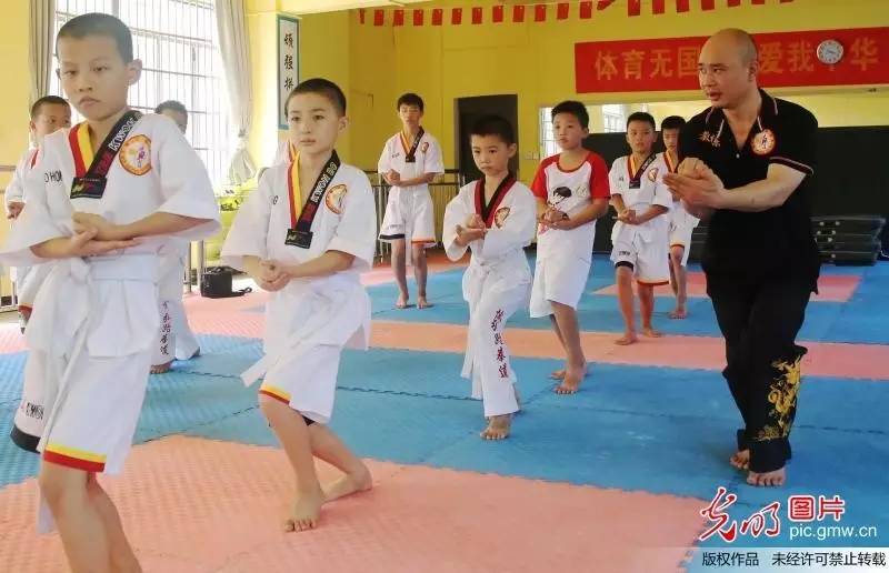 光明图刊,全民健身齐参与展示风采添活力