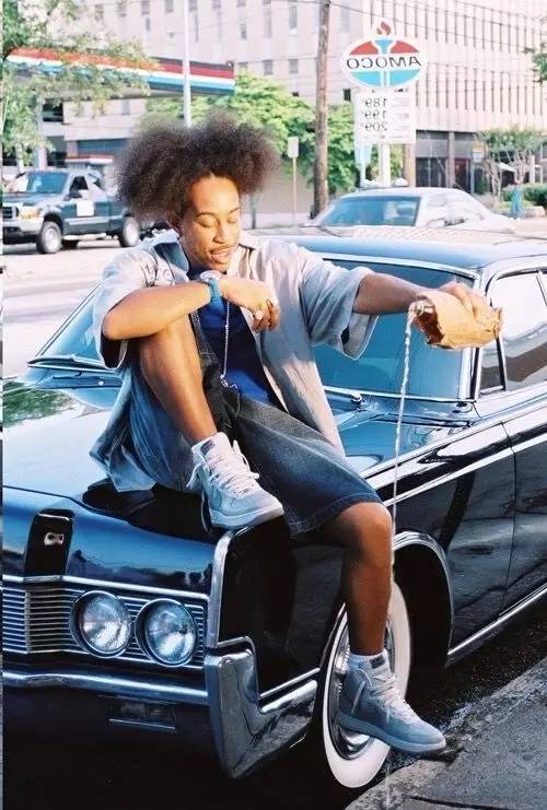 牛仔短裤怎么穿好看,牛仔短裤怎么穿比较好看