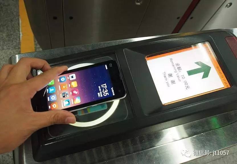 不小心开到高速收费站外面怎么办,如何缓解高速收费站的尴尬问题