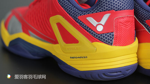 胜利羽毛球鞋p9300怎么样,胜利p9300买一代还是二代