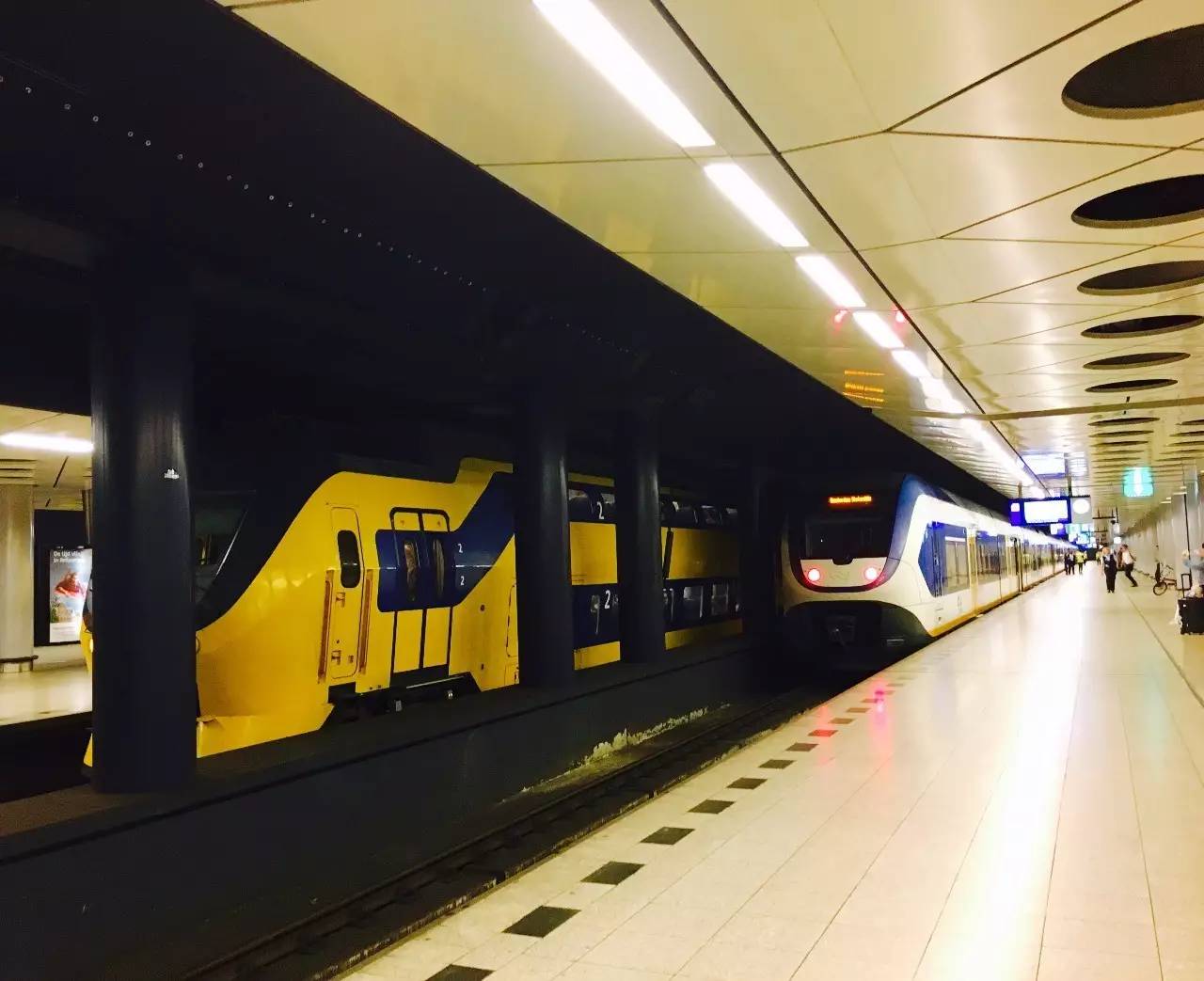 坐火车游欧洲视频,坐着火车游英国