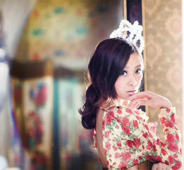 “莫澳欣，你设计的服装哪里可以买得到？！”