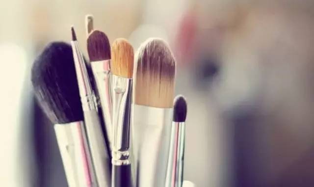 化妆品过敏痘印怎么消除,化妆品过敏脸上长痘怎么消掉