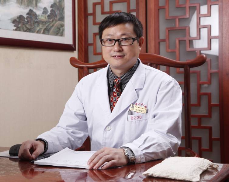 12胸椎爆裂性骨折截瘫恢复案例,一位阿姨因为骨折瘫痪多年