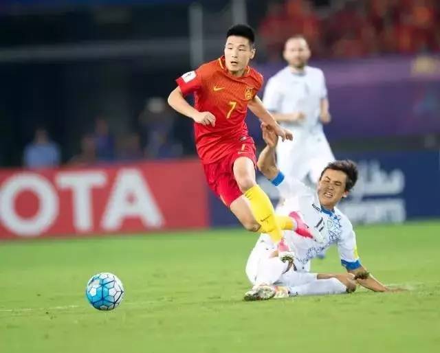 赢了！中乌大战1:0！*歌国**响彻江城！