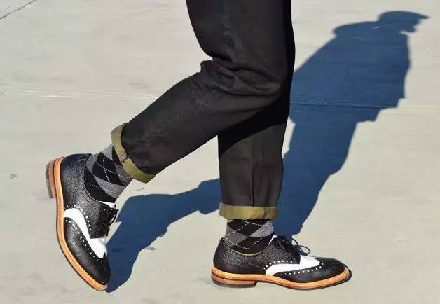 不穿运动鞋好不好,不穿运动鞋就练不好体育了吗